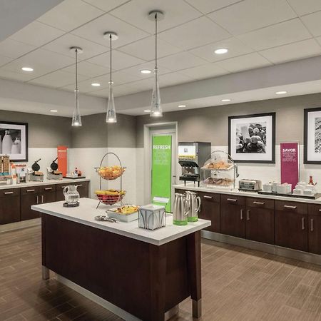 Hampton Inn Brooklyn Park Exteriör bild