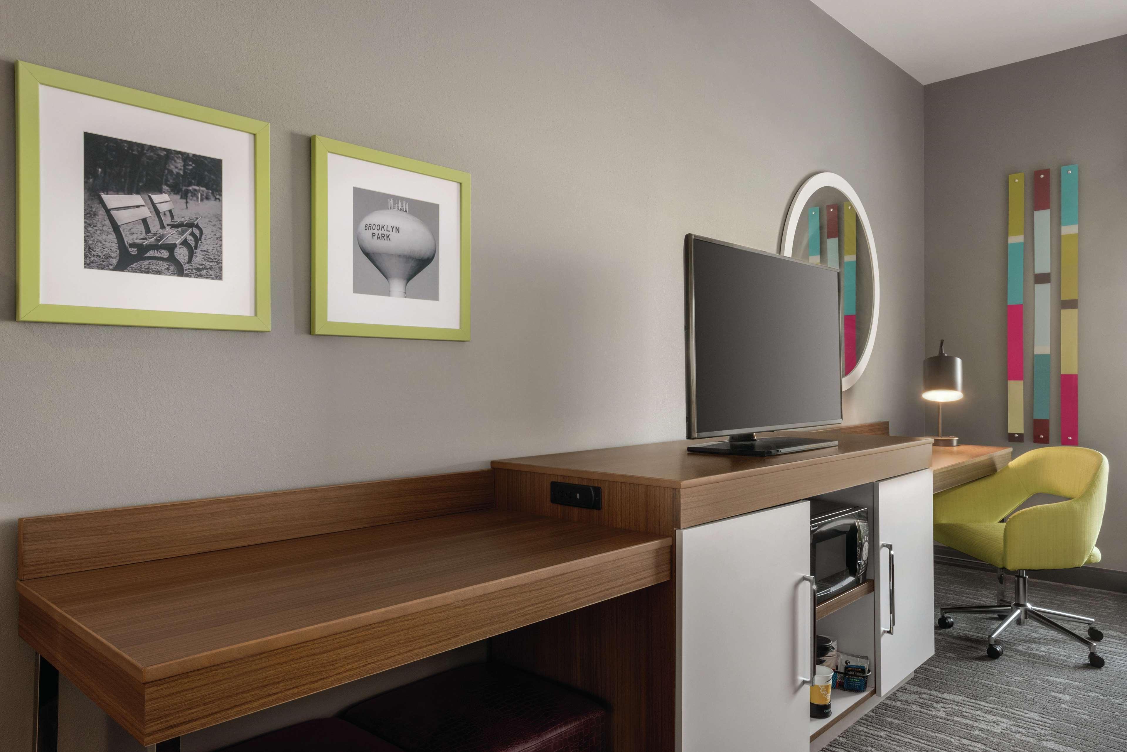 Hampton Inn Brooklyn Park Exteriör bild