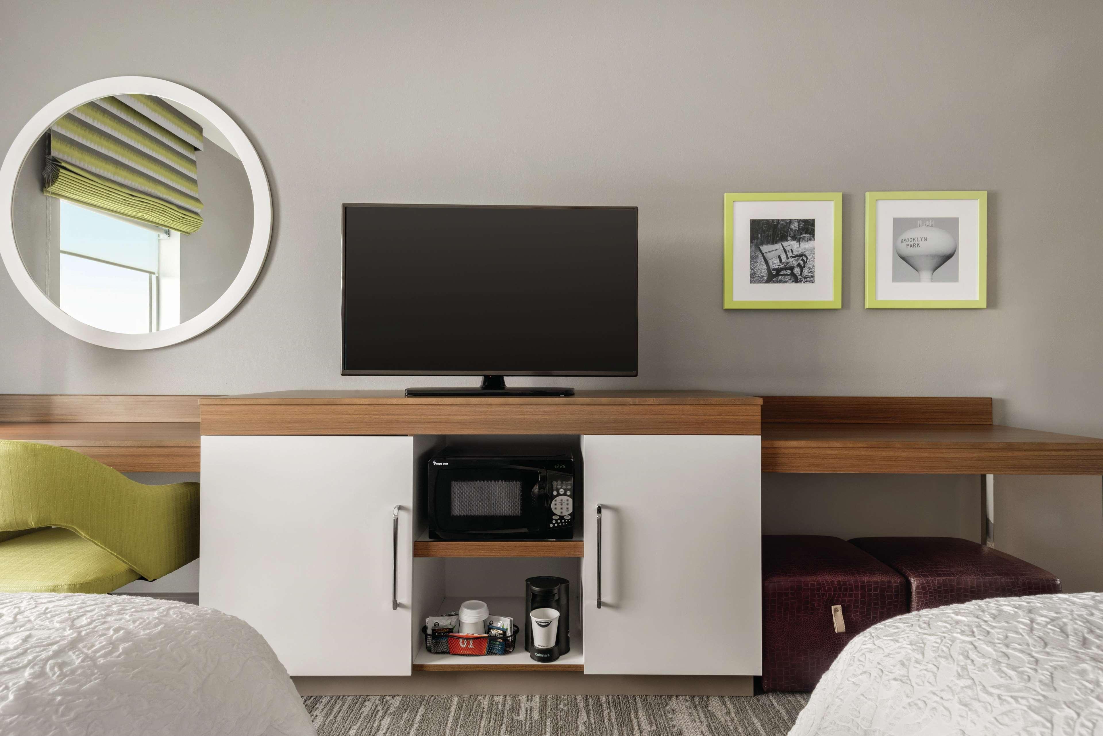 Hampton Inn Brooklyn Park Exteriör bild