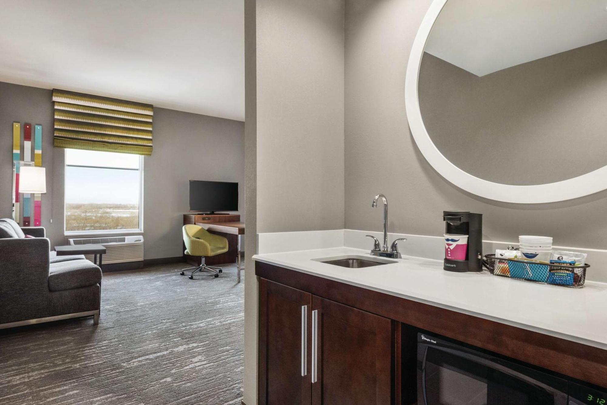 Hampton Inn Brooklyn Park Exteriör bild