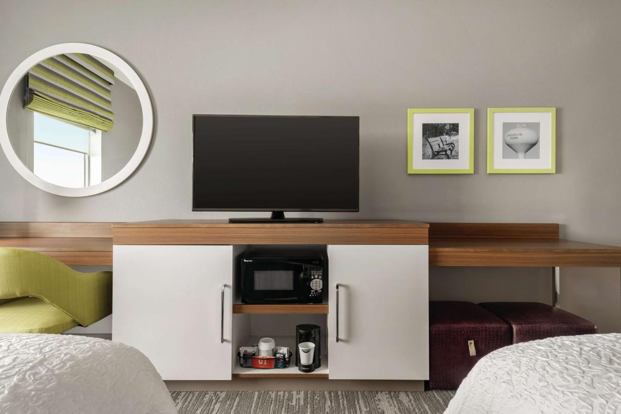 Hampton Inn Brooklyn Park Exteriör bild