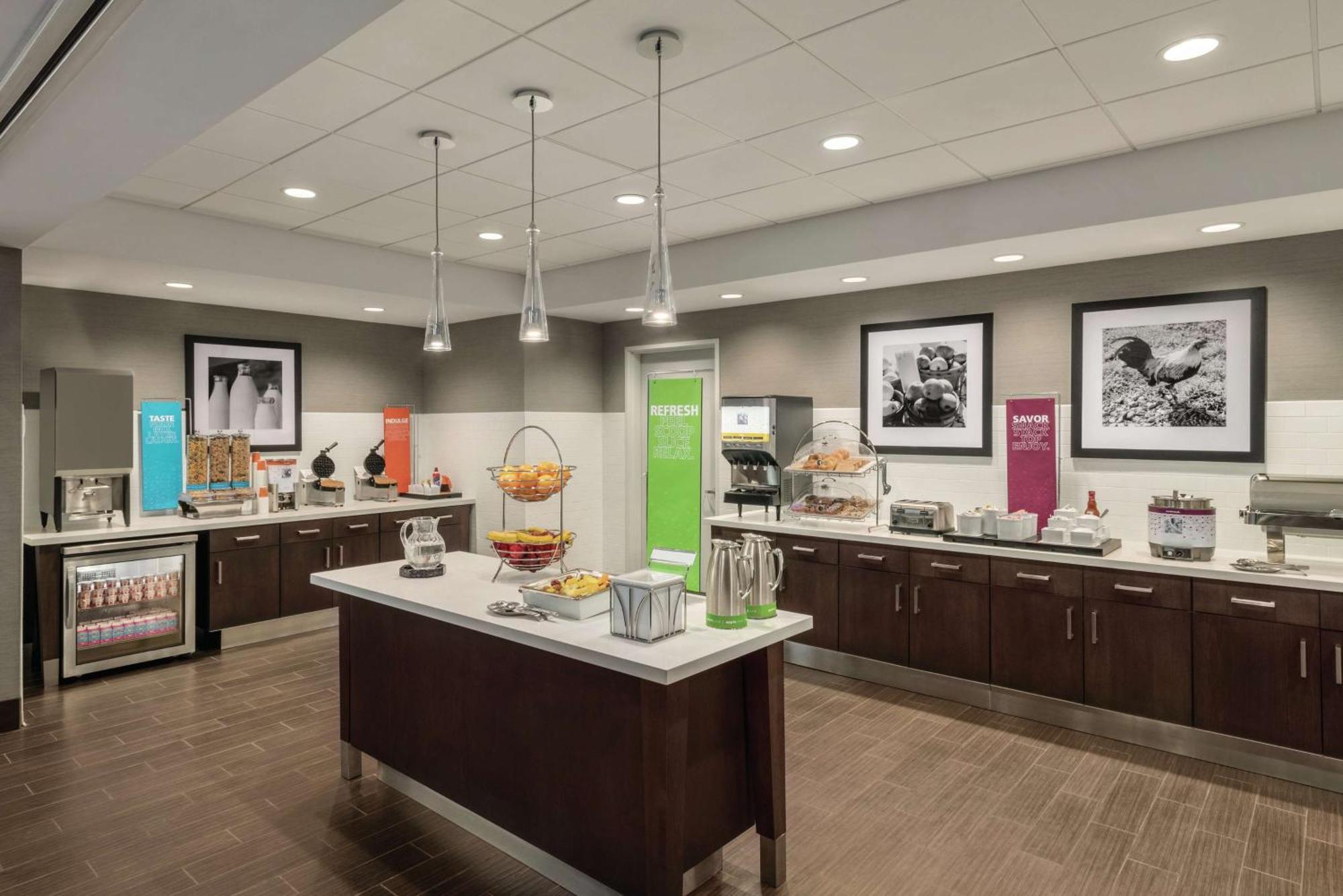 Hampton Inn Brooklyn Park Exteriör bild